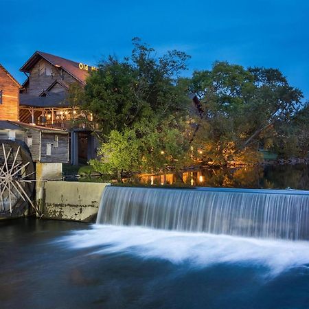 Bear Mountain Hollow-Free Dollywood Ticket- Cozy Cabin With A Hot Tub, Arcade & Deck Close To Town 鸽子谷 外观 照片