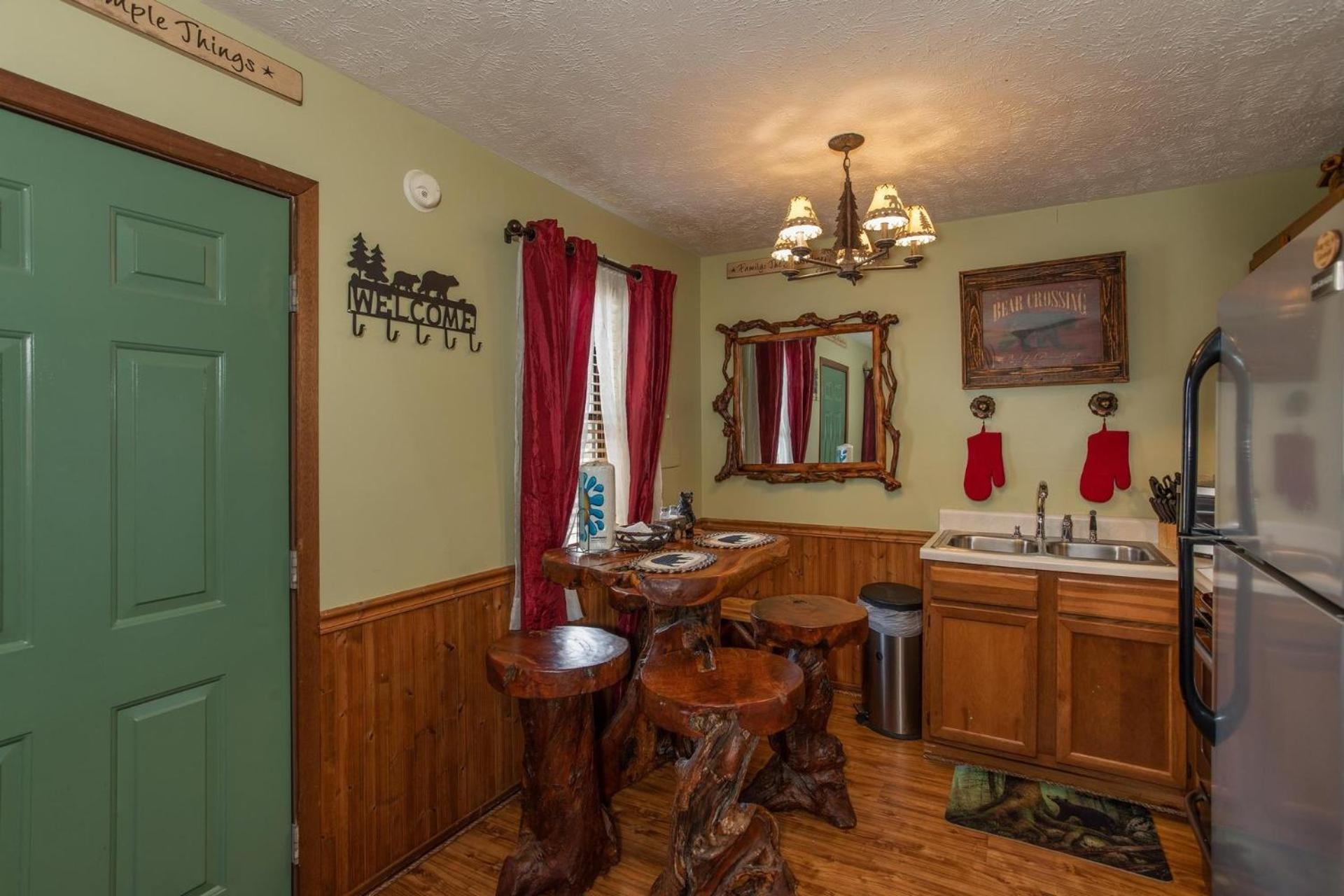 Bear Mountain Hollow-Free Dollywood Ticket- Cozy Cabin With A Hot Tub, Arcade & Deck Close To Town 鸽子谷 外观 照片